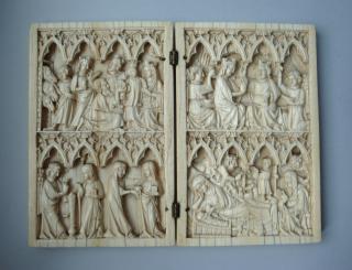 Diptych, 2 registers, 4 arches across (frise d'arcatures) (Front)