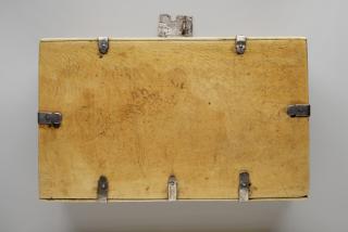 Casket (coffret) (Bottom)