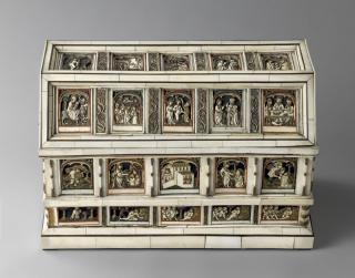 Box with pitched lid