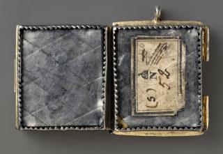 Diptych-shaped openwork pendant (pendentif; ajouré) (Back, open)