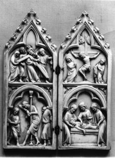 Gabled diptych, 2 registers, 1 arch across (Front)
