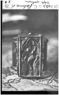 Pax, 1 register, 1 arch across (plaquette; baiser de paix) (Front)
