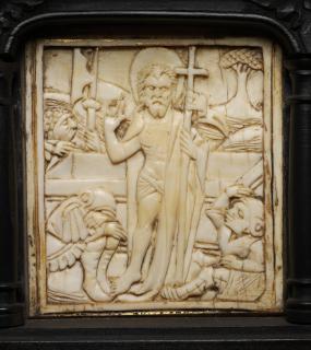 40 panels, 1 register, 1 ogee arch across; inserted in a wooden cabinet (Row 1, panel 3)