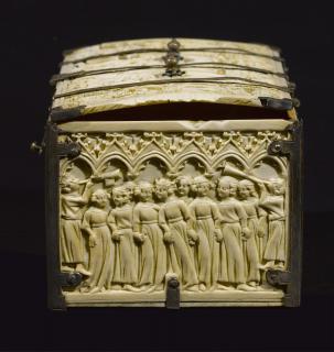 Casket, with arches, quatrefoils, rosettes (coffret; frise d'arcatures; quatre-feuilles) (End, right)