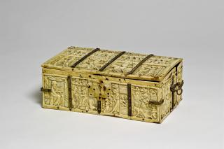 Casket, with quatrefoils (coffret; quatre-feuilles); also known as the Gort Casket (Body, front)