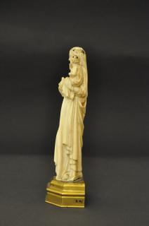 Statuette (Side)