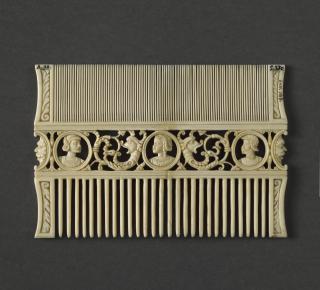 Openwork comb (peigne double ajouré) (Side 2)