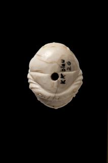 Rosary bead, 2 faces (chapelet) (Top)