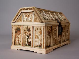 Box with pitched lid (boîte) (End, left)