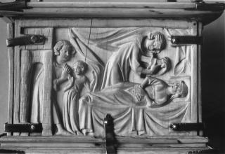 Casket, with quatrefoils (coffret; quatre-feuilles) (End, left)