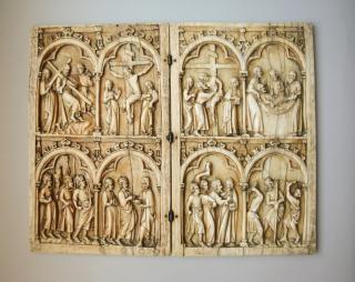 Diptych, 2 registers, 2 arches across (colonnettes; frise d'arcatures) (Front)