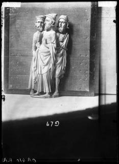 Relief (appliqué) (Front)