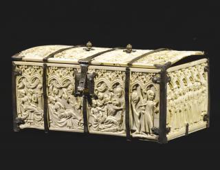 Casket, with arches, quatrefoils, rosettes (coffret; frise d'arcatures; quatre-feuilles)