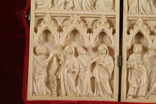 Diptych, 2 registers, 3 arches across (frise d'arcatures) (Detail, front)