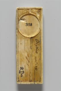 Writing tablet or lid of a weights and scale box, 2 registers, 3 arches across (frise d'arcatures; tablette à écrire) (Back)