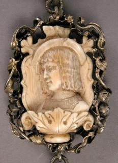 Rosary, 8 beads (chapelet) (Bead 2, side 2)