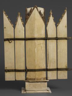 Gabled polyptych, bands of rosettes (tabernacle; colonnettes; frise d'arcatures; décor de roses) (Back)