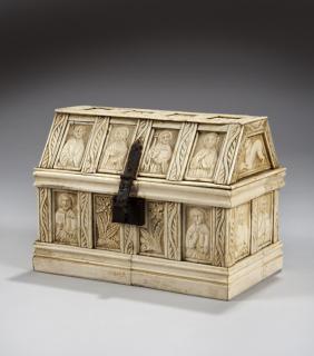 Box with pitched lid (boite) (Front)