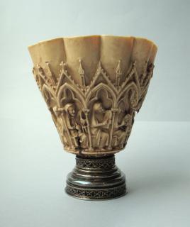 Chalice (calice), 8 arches (frise d'arcatures; colonnettes) (Front)