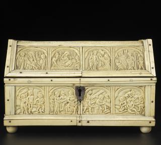 Box with pitched lid (Body, front)