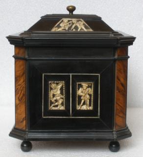 Openworks panels decorating a casket (coffret; plaque ajourée) (End)