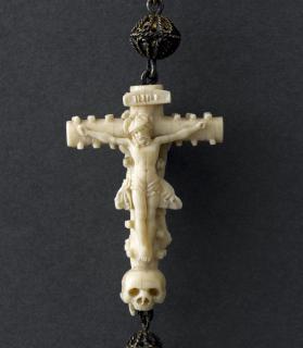 Complete rosary of 58 beads, 4 faces (chapelet) (Detail)