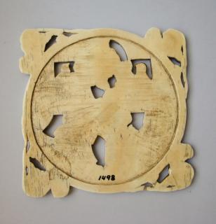 Openwork medallion, frame of 4 lobes (médaillon ajouré) (Back)