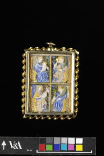 Double-sided openwork pendant, 2 registers (plaquette ajourée) (Side 1)