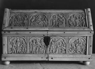 Box with pitched lid (Body, front)