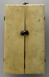Triptych, 1 register, 1 arch across, with rosettes (colonnettes) (Closed)