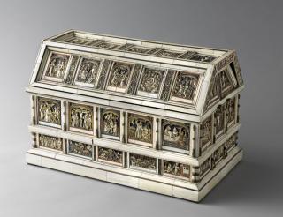 Box with pitched lid