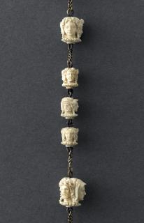 Complete rosary of 58 beads, 4 faces (chapelet) (Detail)