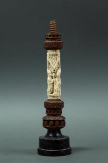 Fragment of a crozier, with arches (crosse; arcatures) (Side)