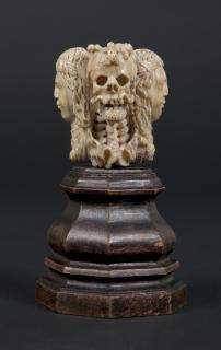 Rosary bead, 4 faces (chapelet) (Side 2)