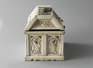 Box with pitched lid (boîte) (End, right)
