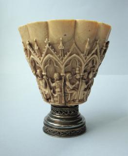 Chalice (calice), 8 arches (frise d'arcatures; colonnettes) (Front)