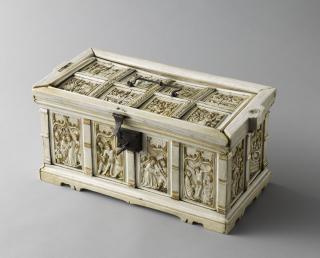 Casket, ogee arches (coffret; box; boite) (Closed)