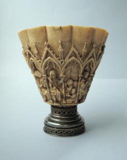 Chalice (calice), 8 arches (frise d'arcatures; colonnettes) (Front)
