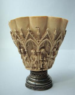Chalice (calice), 8 arches (frise d'arcatures; colonnettes) (Front)