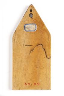 Gabled panel (fragment of a diptych; wing, right), 1 register, 1 arch across (baiser de paix) (Back)