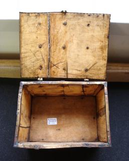 Casket (coffret) (Interior)