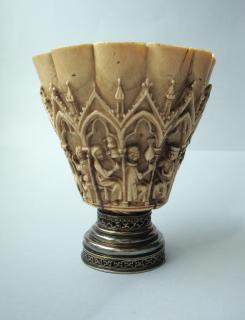 Chalice (calice), 8 arches (frise d'arcatures; colonnettes) (Front)