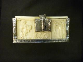 Casket (coffret) (Body, front)