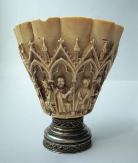 Chalice (calice), 8 arches (frise d'arcatures; colonnettes) (Front)
