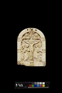 Pax, 1 ogee arch across (baiser de paix) (Front)