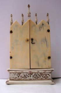 Gabled triptych, 3 registers, trefoil arches (frise d'arcatures; colonnettes) (Front, closed)
