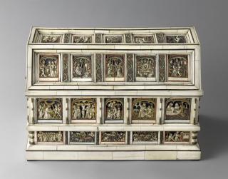 Box with pitched lid