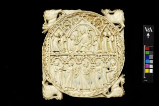 Mirror case, 2 registers, with arches and band of rosettes (valve de miroir; frise d'arcatures; colonnettes; décor de roses) (Front)