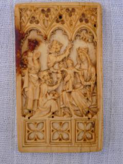 Panel (fragment of a painter's box?), 1 register, 3 arches across (frise d'arcatures; plaquette; boîte) (Front)
