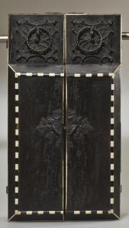 Triptych, with arches (colonnettes) (Front, closed)